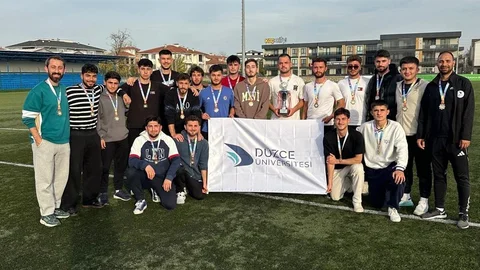 Düzce Üniversitesi Futbol Takımı Şampiyon Oldu