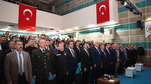 Muş'ta Öğretmenler Günü Törenle Kutlandı