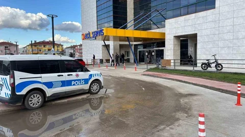 Kocaeli'de Bıçaklı Şüpheli Polise Direndi