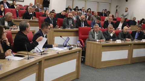 Aydın Büyükşehir Meclisi'nde Tartışmalar Sürüyor