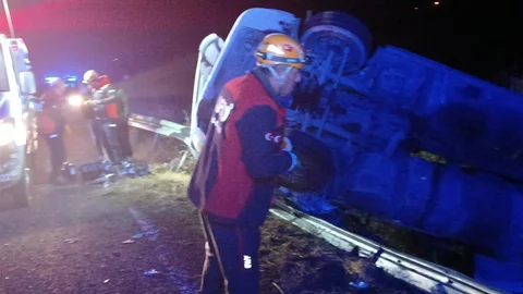 Elazığ'da Kamyon Devrildi, Sürücü Yaralandı