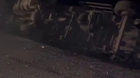 Kaynarca'da Kamyon Devrildi, Elektrik Kesildi