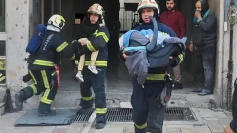 Denizli'de İş Hanında Yangın