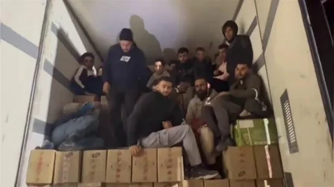 Hatay'da Tır Dorsesinden 16 Göçmen Çıktı