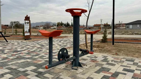 Bolvadin'deki Yeni Park Vandalların Hedefi Oldu