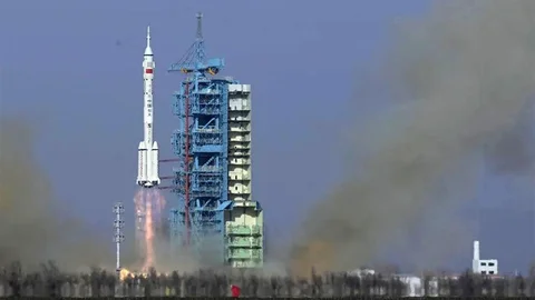 Çin Uzay Aracı Shenzhou-22 Yörüngeye Gönderildi