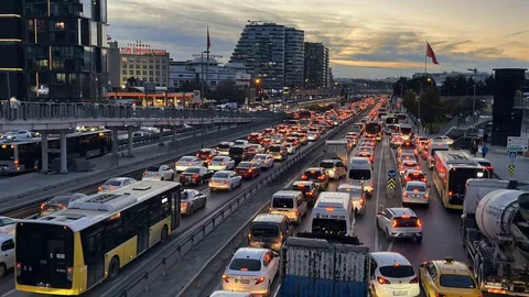 İstanbul'da Trafik Yoğunluğu Yükseldi