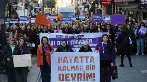 Bursa'da Şiddetsiz Dünya İçin Yürüyüş Düzenlendi