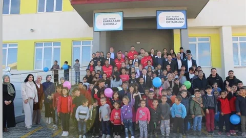 Hamur'da Öğrencilere Mutlu Gün