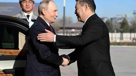 Putin Kırgızistan'da Resmi Ziyarette Bulundu