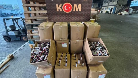 İzmir'de Kaçakçılık Operasyonu Yapıldı