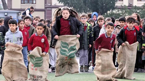 Geleneksel Oyunlar Tırı Manisa'da Çocuklarla Buluştu