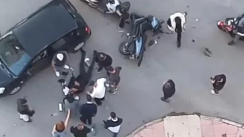 Mezitli'de Otomobille Motosiklet Çarpıştı: Motosiklet Sürücüsü Yaralandı