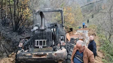Artvin'de İş Makinesi Yangını