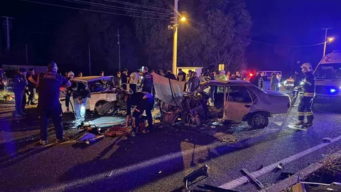 Muğla'da İki Tofaş Aracın Kafa Kafaya Çarpışması