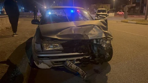 Erzincan'da Trafik Kazası İki Araç Çarpıştı