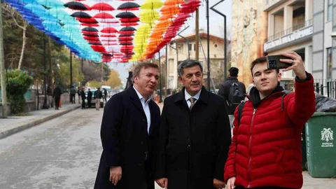 Erzincan'da Rengarenk Şemsiyelerle Kaplı Sokak