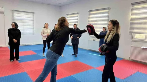 Diyarbakır'da Kadınlara Yakın Savunma Atölyesi