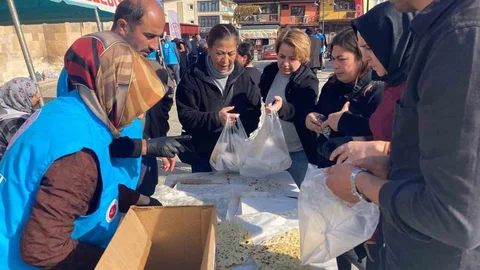 Sultandağı'nda Hayır Çarşısı Açıldı