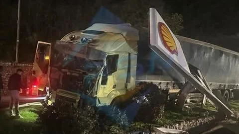 Sakarya'da Tır Kazası Meydana Geldi