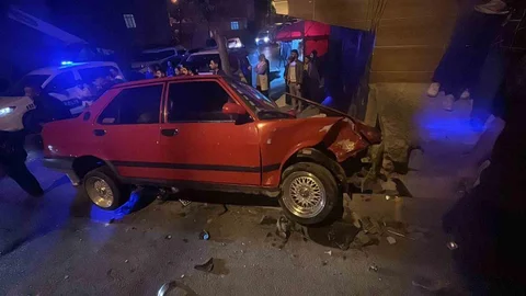 Ehliyetsiz Sürücü Arnavutköy'de Kaza Yaptı