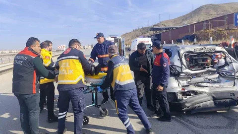 Çorum'da Cip ve Kamyon Çarpıştı