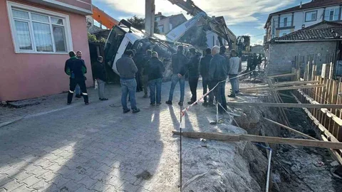 Gönen'de Beton Mikseri Yan Yattı
