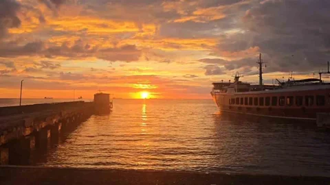 Tekirdağ'da Sabah Gökyüzü Göz Kamaştırdı