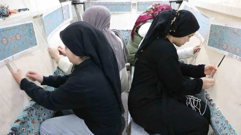 Diyarbakır'da Kadınların Halı Üretimi