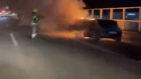 Bursa'da Seyir Halindeki Araç Yandı