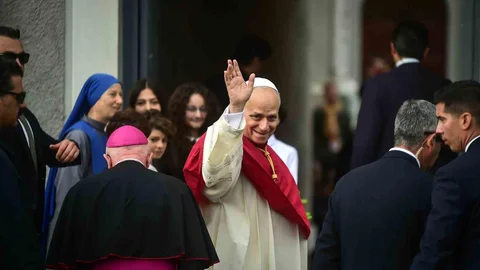 Papa 14. Leo Şişli'deki Katedrali Ziyaret Etti