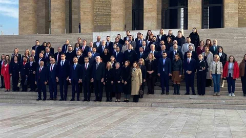 CHP Anıtkabir'i Ziyaret Etti