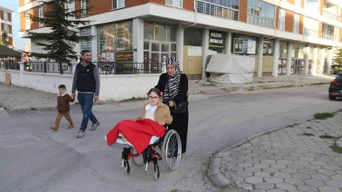 Eskişehir'de Engelli Kızına Asansör Talebi