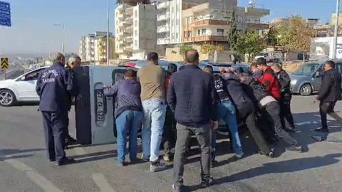 Nizip'te İki Araç Çarpıştı