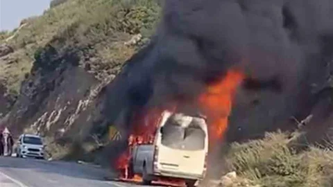 Hatay'da Minibüs Yangını