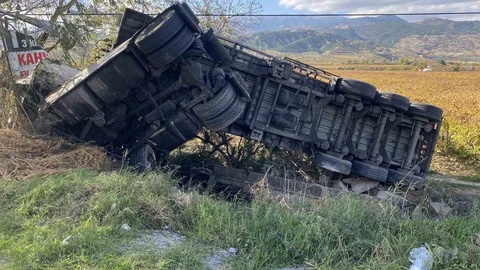 Alaşehir'de Süt Tankeri Kaza Yaptı