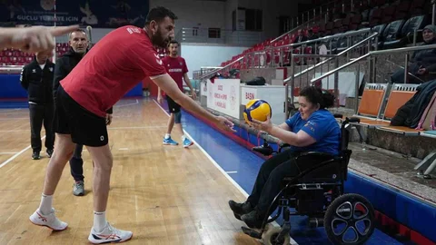 Düzce'de Özel Bireyler Voleybol Maçı Düzenledi