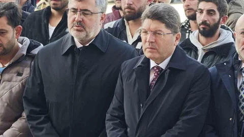 Afyonkarahisar'da Bakan Tunç Cenaze Törenine Katıldı