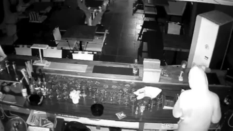 Hırsızlık Yenişehir'de Güvenlik Kamerasına Yansıdı: Yazar Kasayı Boşalttı