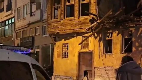 Çanakkale'de Boş Bina Çöktü