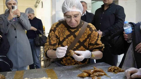 İtalyan Öğrenciler Gümüşhane'de Pestil-Köme Eğitimi Aldı
