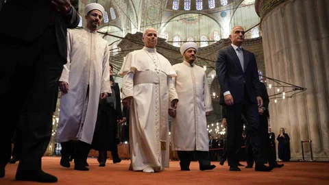 Papa 14. Leo Sultanahmet Camii'ni Ziyaret Etti