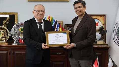 Başkan Durgut'a Onursal Üyelik Plaketi Verildi