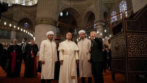 Papa 14. Leo Sultanahmet Camii'ni Ziyaret Etti