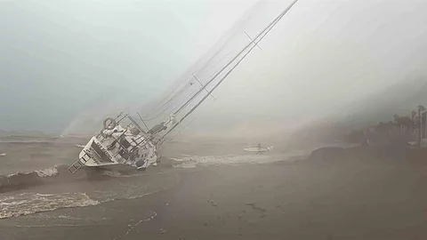 Marmaris'te Fırtına ve Sağanak Yağmur Etkili Oldu