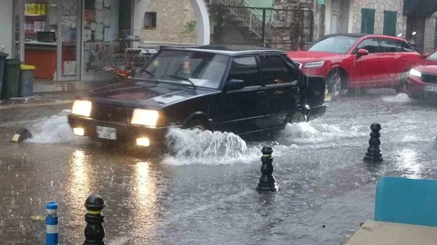 Menteşe'de Şiddetli Yağış ve Dolu Etkili Oluyor