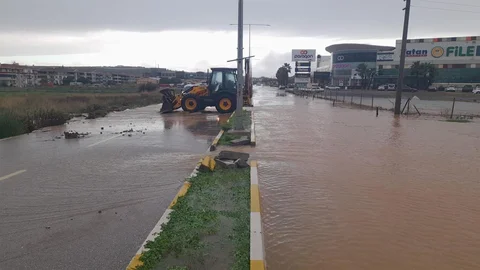 Ayvalık'ta Şiddetli Yağış Hayatı Olumsuz Etkiledi