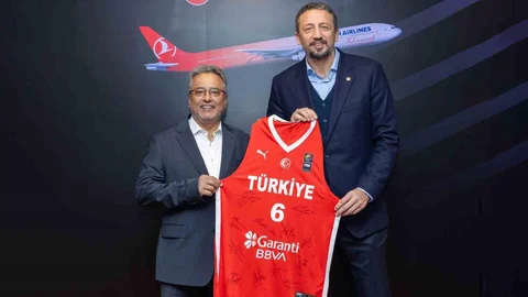Ahmet Bolat'tan Basketbol Takımına Destek Mesajı
