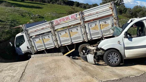 Çanakkale'de Ticari Araç Kazası
