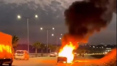 Adana'da Otomobil Yangını Meydana Geldi